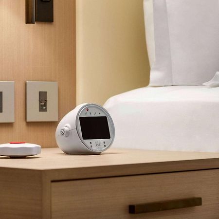 Ramada By Wyndham Riyadh King Fahd Road 外观 照片 A bedside alarm