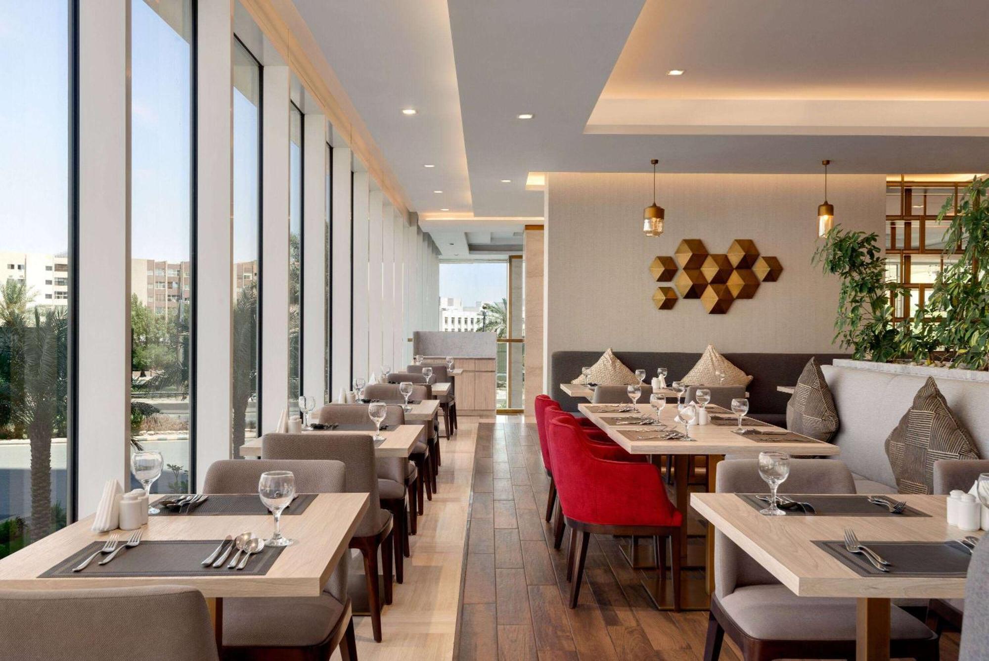 Ramada By Wyndham Riyadh King Fahd Road 外观 照片 The restaurant