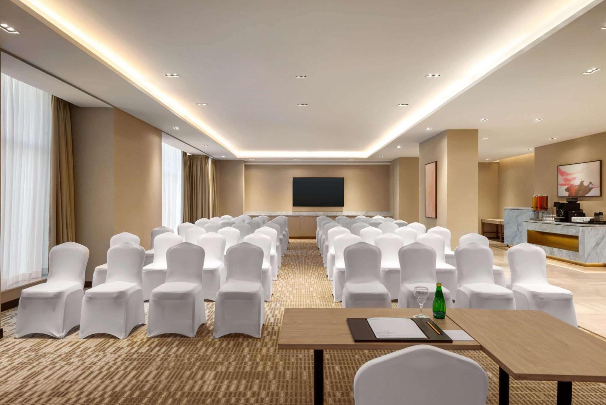 Ramada By Wyndham Riyadh King Fahd Road 外观 照片 Meeting room